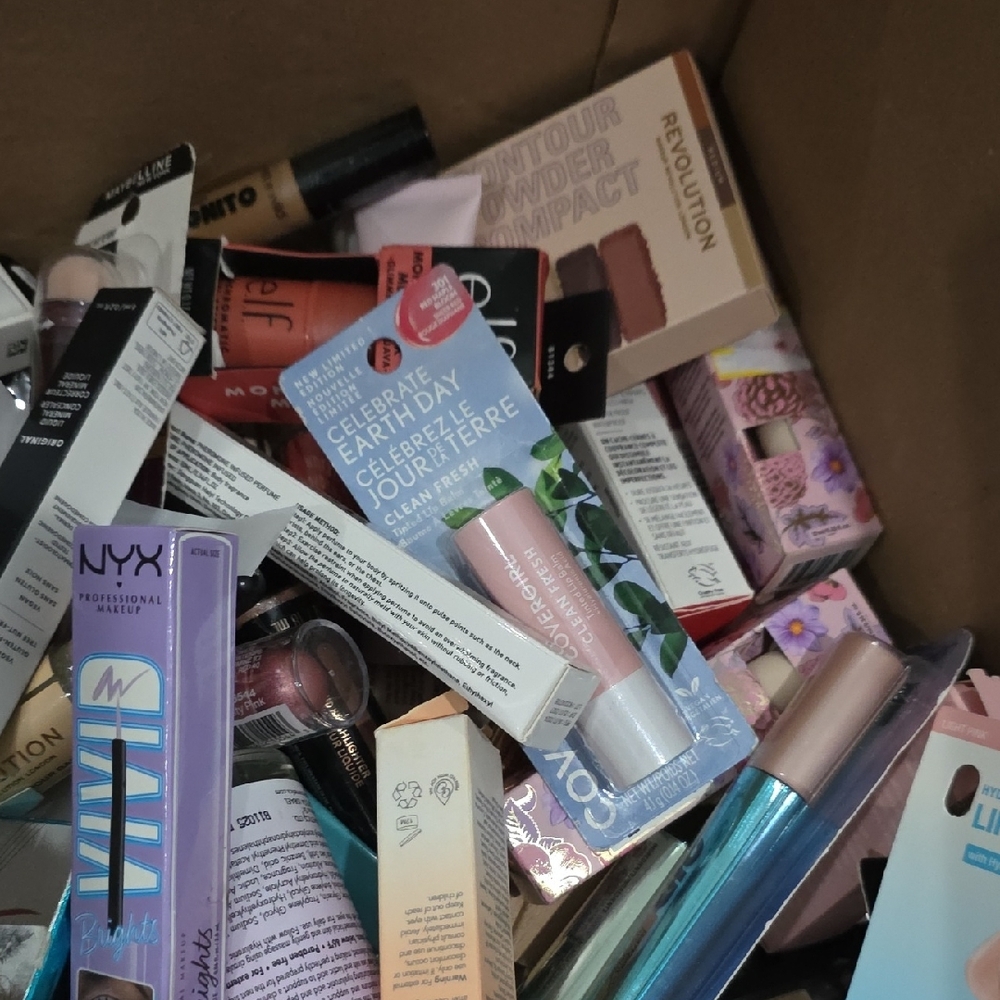 Assorted Makeup Bundle Collection Over 100 Pieces - Picture 2 of 7